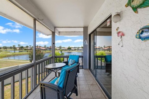Condo in Sun City Center, Florida, 2 bedrooms  № 1750244 - photo 23