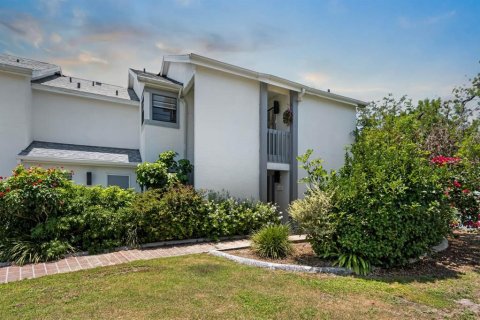 Condo in Sun City Center, Florida, 2 bedrooms  № 1750244 - photo 1