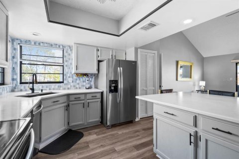 Condo in Sun City Center, Florida, 2 bedrooms  № 1750244 - photo 3