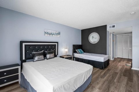 Condo in Sun City Center, Florida, 2 bedrooms  № 1750244 - photo 20
