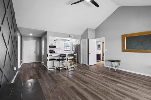 Condo in Sun City Center, Florida, 2 bedrooms  № 1750244 - photo 15