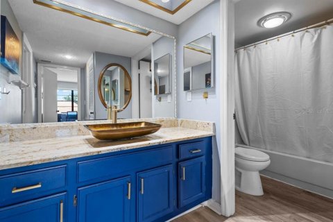 Condo in Sun City Center, Florida, 2 bedrooms  № 1750244 - photo 12