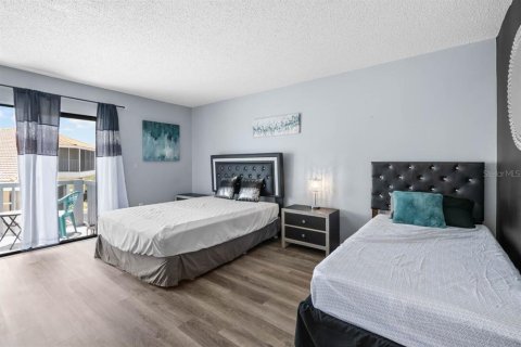 Condo in Sun City Center, Florida, 2 bedrooms  № 1750244 - photo 22