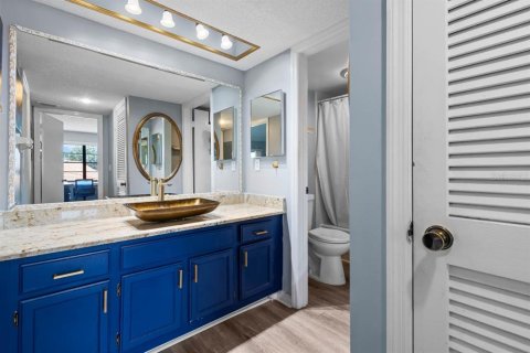 Condo in Sun City Center, Florida, 2 bedrooms  № 1750244 - photo 11