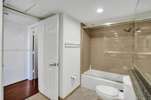 Снять в аренду кондоминиум в Майами-Бич, Флорида 2 спальни, 110.55м2, № 2080434 - фото 6