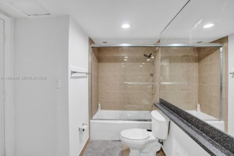Снять в аренду кондоминиум в Майами-Бич, Флорида 2 спальни, 110.55м2, № 2080434 - фото 12