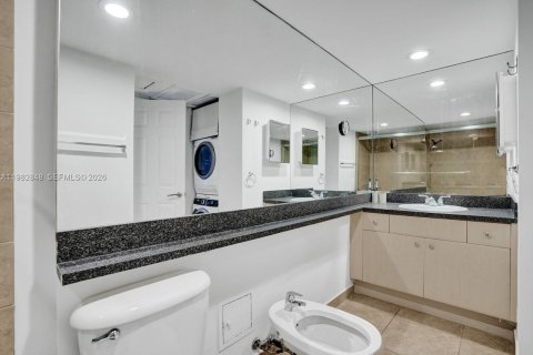 Снять в аренду кондоминиум в Майами-Бич, Флорида 2 спальни, 110.55м2, № 2080434 - фото 11
