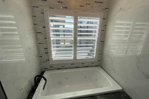 Casa en venta en Orlando, Florida, 5 dormitorios, 285.21 m2 № 1824954 - foto 24