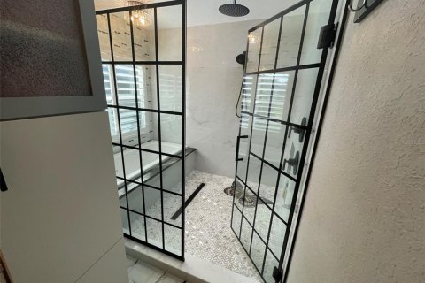 Casa en venta en Orlando, Florida, 5 dormitorios, 285.21 m2 № 1824954 - foto 23