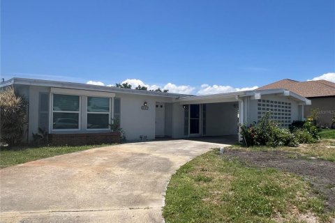 Villa ou maison à louer à Port Charlotte, Floride: 2 chambres, 138.52 m2 № 1744301 - photo 2