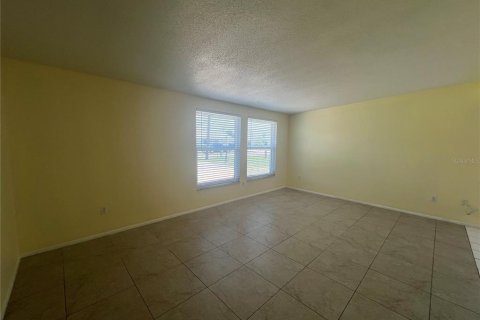 Villa ou maison à louer à Port Charlotte, Floride: 2 chambres, 138.52 m2 № 1744301 - photo 4