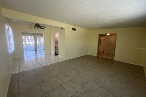 Villa ou maison à louer à Port Charlotte, Floride: 2 chambres, 138.52 m2 № 1744301 - photo 5