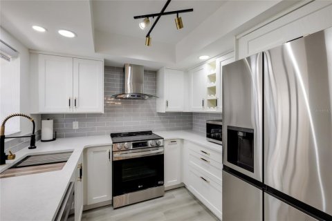 Condo in Bradenton, Florida, 1 bedroom  № 2106840 - photo 11