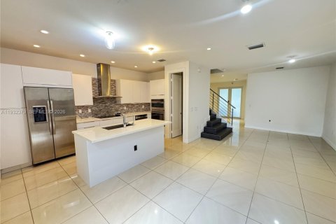 Townhouse in LANDMARK in Doral, Florida 4 bedrooms, 172.98 sq.m. № 2000395 - photo 6