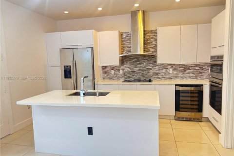 Townhouse in LANDMARK in Doral, Florida 4 bedrooms, 172.98 sq.m. № 2000395 - photo 7