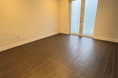 Townhouse in LANDMARK in Doral, Florida 4 bedrooms, 172.98 sq.m. № 2000395 - photo 10