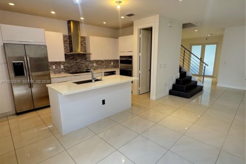 Townhouse in LANDMARK in Doral, Florida 4 bedrooms, 172.98 sq.m. № 2000395 - photo 4