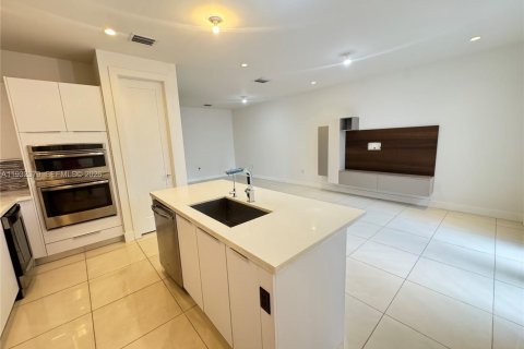 Townhouse in LANDMARK in Doral, Florida 4 bedrooms, 172.98 sq.m. № 2000395 - photo 5