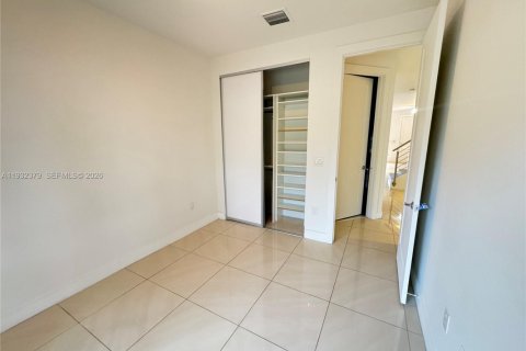 Townhouse in LANDMARK in Doral, Florida 4 bedrooms, 172.98 sq.m. № 2000395 - photo 13