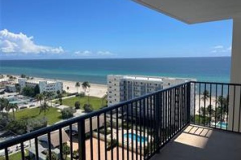 Condo in Hollywood, Florida, 2 bedrooms № 2423506 - photo 13