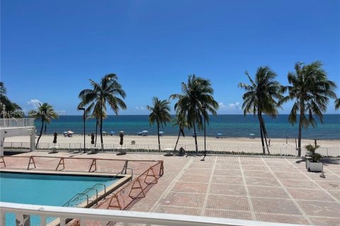 Condo in Hollywood, Florida, 2 bedrooms № 2423506 - photo 15