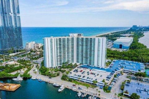 Copropriété à vendre à Sunny Isles Beach, Floride: 2 chambres, 123.65 m2 № 2033996 - photo 2