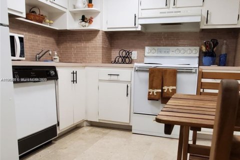 Copropriété à vendre à Sunny Isles Beach, Floride: 2 chambres, 123.65 m2 № 2033996 - photo 11