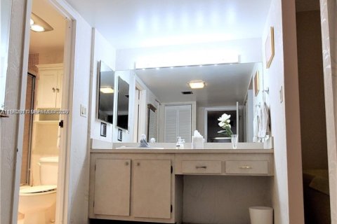 Copropriété à vendre à Sunny Isles Beach, Floride: 2 chambres, 123.65 m2 № 2033996 - photo 16