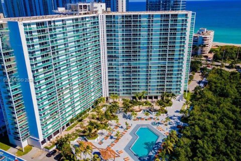 Condo à Sunny Isles Beach, Floride, 2 chambres  № 2033996