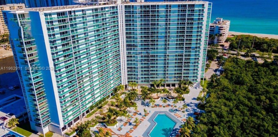 Condo à Sunny Isles Beach, Floride, 2 chambres № 2033996