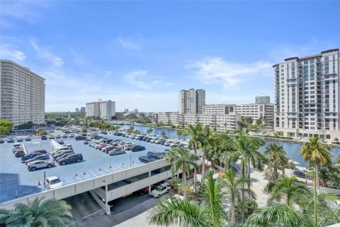 Купить кондоминиум в Санни-Айлс-Бич, Флорида 2 спальни, 123.65м2, № 2033996 - фото 28