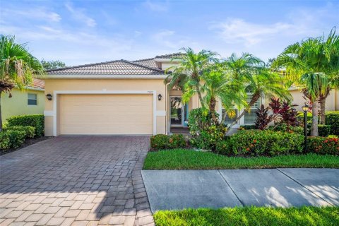 House in Sarasota, Florida 3 bedrooms, 160.54 sq.m. № 1918595 - photo 2