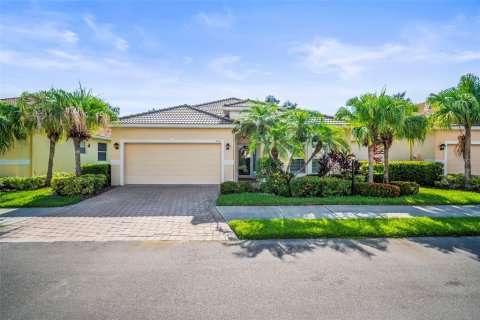 House in Sarasota, Florida 3 bedrooms, 160.54 sq.m. № 1918595 - photo 1