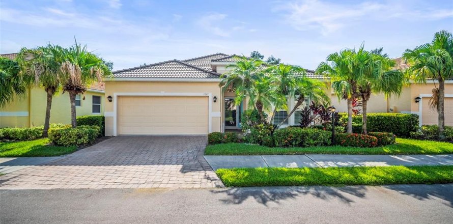 House in Sarasota, Florida 3 bedrooms, 160.54 sq.m. № 1918595