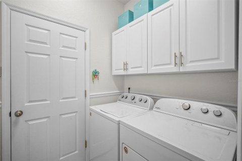 House in Sarasota, Florida 3 bedrooms, 160.54 sq.m. № 1918595 - photo 25