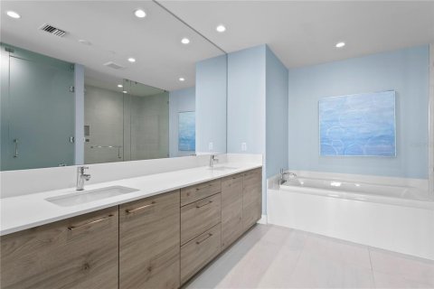 Condominio en venta en Saint Petersburg, Florida, 3 dormitorios, 251.95 m2 № 1784776 - foto 30