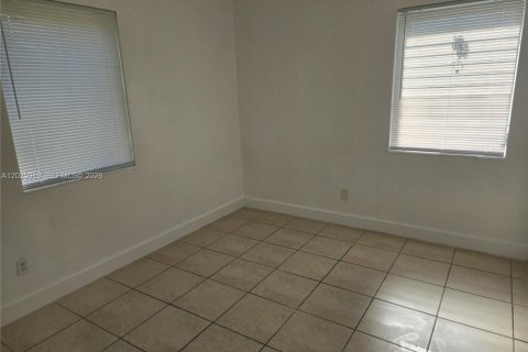 Villa ou maison à louer à Hallandale Beach, Floride: 1 chambre, 50.17 m2 № 2257383 - photo 4