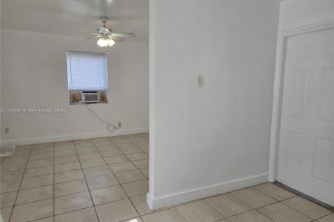 Villa ou maison à louer à Hallandale Beach, Floride: 1 chambre, 50.17 m2 № 2257383 - photo 5
