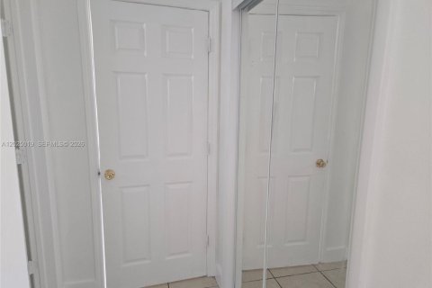 Villa ou maison à louer à Hallandale Beach, Floride: 1 chambre, 50.17 m2 № 2257383 - photo 7