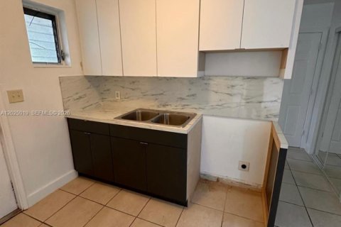 Villa ou maison à louer à Hallandale Beach, Floride: 1 chambre, 50.17 m2 № 2257383 - photo 8