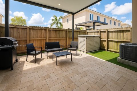 Townhouse in Homestead, Florida 4 bedrooms, 127.65 sq.m. № 1874403 - photo 8