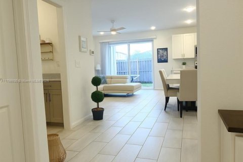 Townhouse in Homestead, Florida 4 bedrooms, 127.65 sq.m. № 1874403 - photo 6