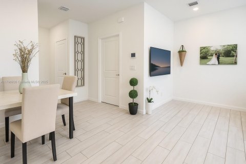 Townhouse in Homestead, Florida 4 bedrooms, 127.65 sq.m. № 1874403 - photo 5