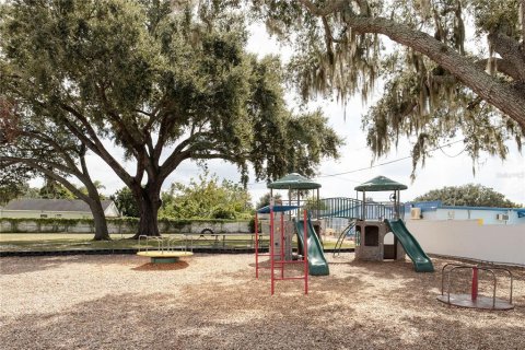 Propiedad comercial en venta en Orlando, Florida, 664.07 m2 № 2115315 - foto 14