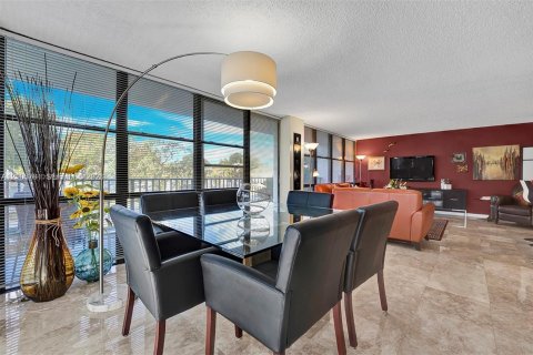 Copropriété à louer à Hallandale Beach, Floride: 2 chambres, 132.85 m2 № 2422037 - photo 13