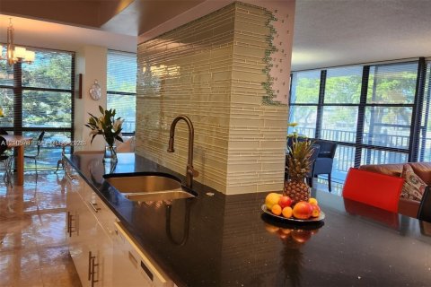 Copropriété à louer à Hallandale Beach, Floride: 2 chambres, 132.85 m2 № 2422037 - photo 5