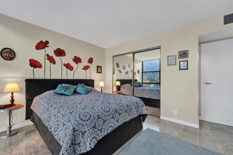 Copropriété à louer à Hallandale Beach, Floride: 2 chambres, 132.85 m2 № 2422037 - photo 24