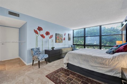 Copropriété à louer à Hallandale Beach, Floride: 2 chambres, 132.85 m2 № 2422037 - photo 18