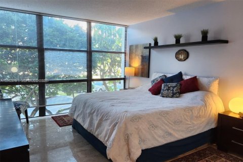 Copropriété à louer à Hallandale Beach, Floride: 2 chambres, 132.85 m2 № 2422037 - photo 17