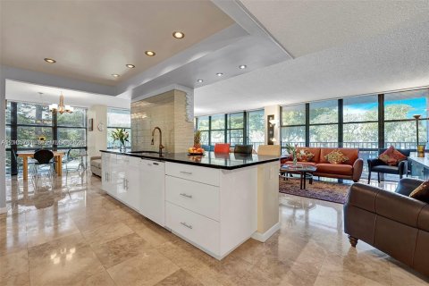 Copropriété à louer à Hallandale Beach, Floride: 2 chambres, 132.85 m2 № 2422037 - photo 4